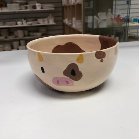 Cow Bowl Clay, Cow Mug Painting, Cow Print Pottery Painting, Pottery Bowl Inspo Paint, Aesthetic Bowl Painting, Pottery Painting Cereal Bowl, Ice Cream Bowl Painting Ideas, Cow Pottery Ideas, Cow Pottery Painting Ideas