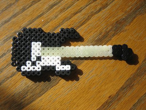 Perler Beads Guitar by Kid's Birthday Parties, via Flickr Fuze Beads Ideas, Perler Beads Ideas, Melt Beads Patterns, Hamma Beads Ideas, Easy Perler Bead Patterns, Pixel Beads, Pearl Beads Pattern, Perler Ideas, Easy Perler Beads Ideas