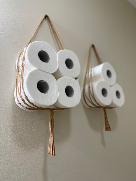 Toilet Paper Macrame, Macrame Toilet Roll Holder, Toilet Roll Storage Ideas, Toilet Roll Storage, Roll Storage, Toilet Paper Roll Holder, Diy Toilet, Toilet Paper Storage, Paper Roll Holders