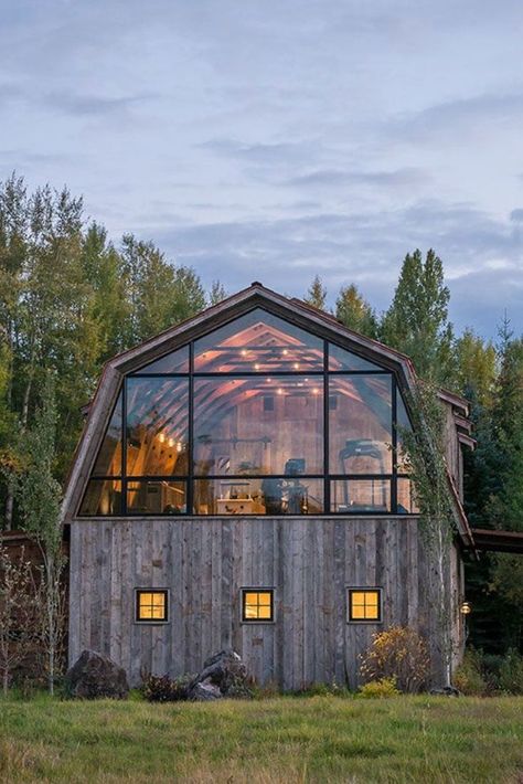 Old Barn House, Quonset Hut, Barn Houses, Converted Barn, Casa Country, Fabrication Tools, Modern Barn House, Barn Style House, Barn Homes