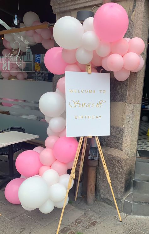 Pink Birthday Theme, 18th Party Ideas, Pink Graduation Party, 17. Geburtstag, Pink Birthday Decorations, Sweet 16 Party Decorations, Pink Party Theme, 18th Birthday Party Themes, Sweet Sixteen Birthday Party Ideas