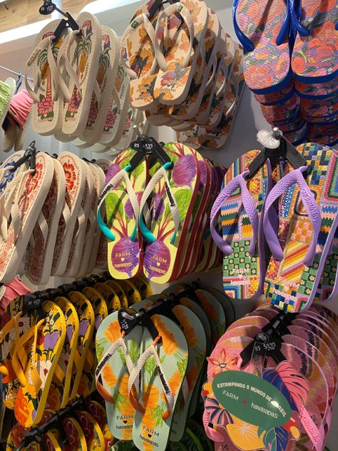 Havaianas Farm, Kicks Shoes, Beach Fits, Havaianas Flip Flops, Punk Vintage, Summer Flip Flops, Fire Fits, Island Girl, Summer Dream