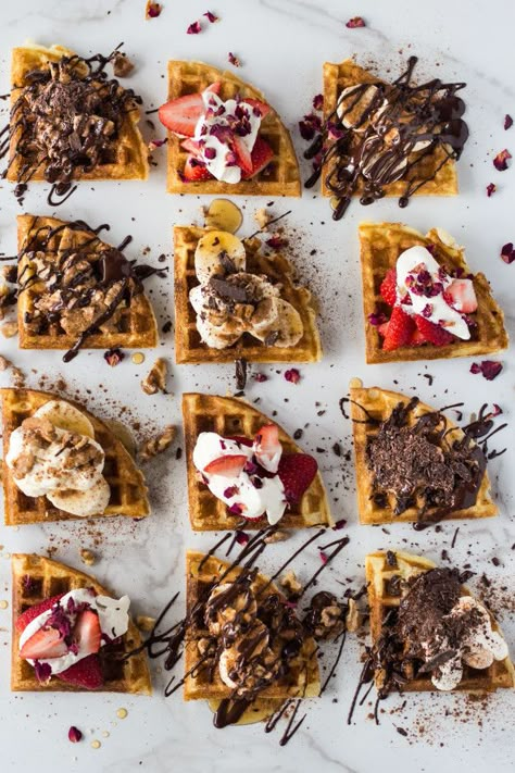 Waffles With Fruit, Waffle Bar, Gluten Free Waffles, Homemade Waffles, Snacks Für Party, Waffle Recipes, Photographing Food, Cafe Food, Food Cravings