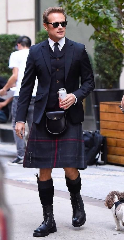 Sam Heughan Actor, Jamie Outlander, Je Suis Prest, Sam Hueghan, Sam Heugan, Scottish Man, Kilt Outfits, Jamie Fraser Sam Heughan, Jamie Fraser Outlander