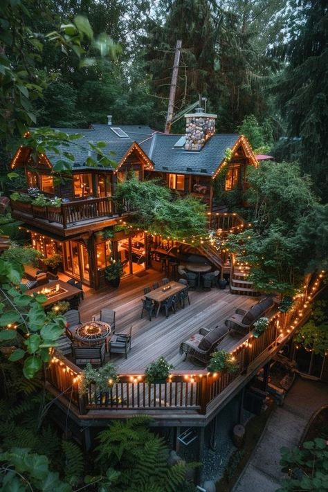 Beautiful Homes In The Woods, Houses In The Forest Aesthetic, House Near Woods, Log Cabin Backyard, Aesthetic Cabin House, Beautiful Forest House, Cute House In The Woods, Woody Homes, Dream Cabin In The Woods