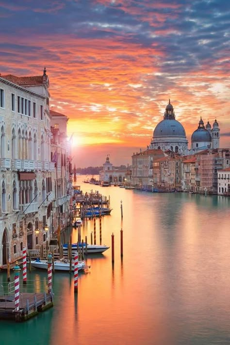 VENICE-ITALY | Sunset in venice😍💖😍💖😍 Italy Travel Photography, Venice Painting, Venice Travel, Italy Photography, Europe Travel Destinations, Italy Vacation, Romantic Travel, Future Travel, Europe Trip