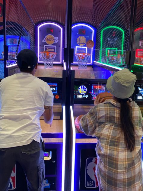 Arcade Basketball Aesthetic, Couples Cinema, Arcade Date, Romantic Activities, Cinema Date, Basketball Aesthetic, Fun Date Ideas, Couples Game Night, Gamer Couple