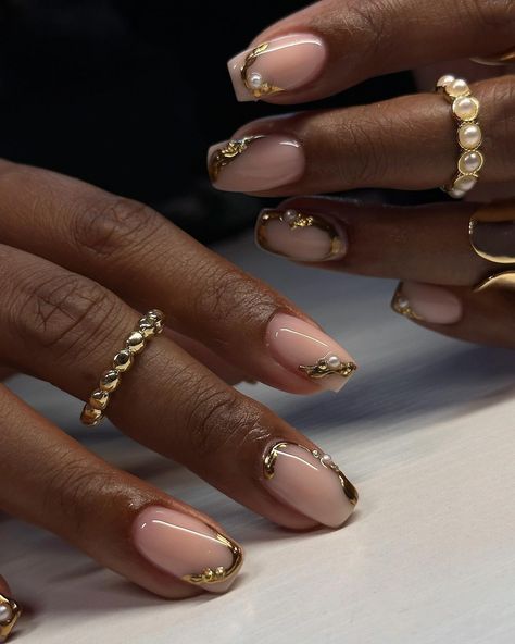 Edith✨️ | GEL-X EDUCATOR | TRAININGS | Brea, CA 📍 (@chibimoon.nails) • Instagram photos and videos Short Nails For Darker Skin Tone, Gold Nail Art Designs Classy, Dark Skin Nails Ideas, Nail Art For Dark Skin Tone, Nails For Dark Skin Tone, Ongles Nail Art, Birthdays Nails, Classy Dark Nails, Nails Dark Colors