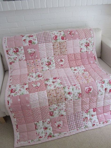 Quilt Blanket Ideas, Baby Quilts Easy, Girl Quilts Patterns, Pink Quilt, Puff Quilt, Baby Patchwork Quilt, Quilted Blanket, Cot Quilt, Baby Quilt Patterns