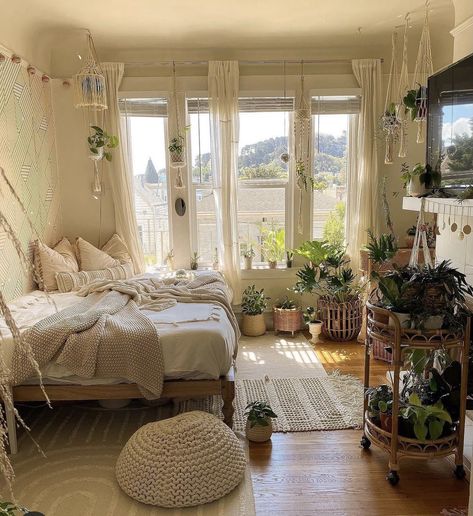 Lots Of Plants, Redecorate Bedroom, Cozy Room Decor, Aesthetic Rooms, Dreamy Room, Style Deco, Dream Room Inspiration, Room Makeover Bedroom, Apartment Inspiration