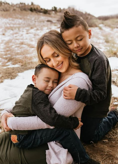 Single Mom Photography, Boy Mom Pictures, Mother Son Pictures, Mom Photo Shoots, Mommy Son Pictures, Mom And Me Photos, Mother Son Photos, Son Photo Ideas, Summer Family Pictures