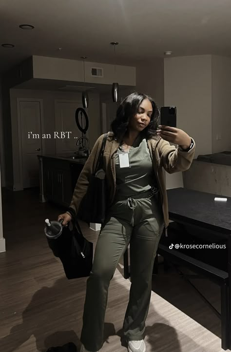 Dentist Assistant Outfit, Black Female Surgeon Aesthetic, Obgyn Aesthetic Black Women, Nurse Bag Aesthetic, Lvn Nurse Aesthetic, Nurse Assistant Aesthetic, Healthcare Worker Aesthetic, Scrubs Aesthetic Medical, Black Nurse Outfit