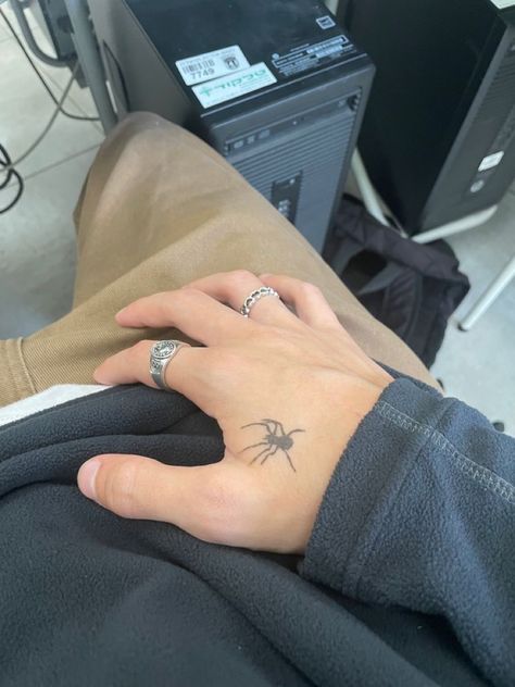 Wrist Men Tattoo, Small Spider Hand Tattoo, Mini Tattoo Ideas For Men, Small Tattoos For Men Hand, Tattoo Wrist Men, Lower Back Tattoos Men, Grunge Tats, Wrist Tattoo For Men, Cybergilism Tattoo