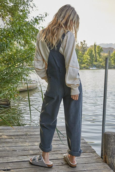 Cotton Dungarees Outfit, Overalls Farm Outfit, Good Vibe Outfits, Overalls With Birkenstocks, Funky Overalls Outfit, Cute Outfits For 23 Year Old, Canvas Overalls Outfit, Soft Overalls Outfit, Medium Size Fall Outfits