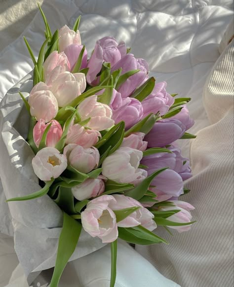 Pink And White Tulips, Bouquet Pastel, Purple Bouquet, Boquette Flowers, Tulip Bouquet, Nothing But Flowers, Purple Tulips, Flower Therapy, White Tulips