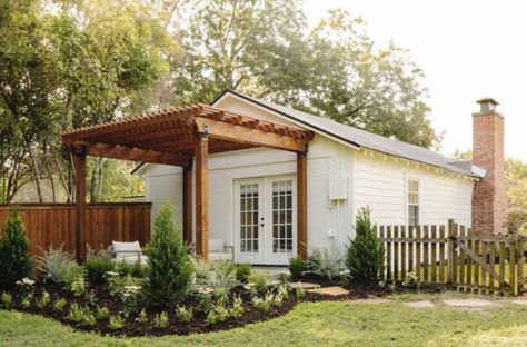 Magnolia Table Restaurant, Fixer Upper Joanna, Old Farmhouse Kitchen, French Double Doors, Fixer Upper Joanna Gaines, Yard Inspiration, Project House, Charming Cottage, Interesting Architecture