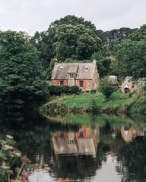 Northumberland 250 | An idyllic cottage on the banks of the River Tyne. Hexham, Northumberland. A photograph by @seanevansphotography_ #nland250 #hexham… | Instagram Cottage On A Hill, Idyllic Cottage, Hexham Northumberland, Gothic Cathedrals, Cob House, A Hill, Reference Photos, The River, Banks