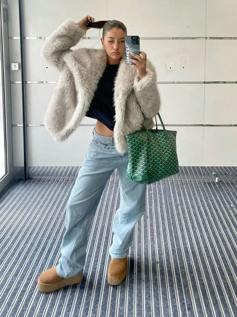 Ugg Outfit Inspiration, Ugg Coat Outfit, Winter Outfits With Fur Coat, Platform Ugg Outfit Winter, Platform Uggs Outfit Winter, January 2024 Fashion, Zara Fur Coat Outfit, Outfits With Fur Coat, Winter Outfits Fur Coat