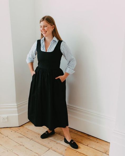 Coco Conran on Instagram: "I have been wearing this Black Linen Sleeveless Lily dress a lot recently, it has become a real staple of my wardrobe. I like to wear it on its own with some sandals when it’s hot and on the cooler summer days I will wear it with a light shirt underneath, here wearing my favourite @speciale324 shirt 🤍💙🤍💙🤍" Sleeveless Shirt Dress Outfit, Sleeveless Dress With Shirt Underneath, Dress With Shirt Underneath, Dress With Shirt, Lily Dress, Shirt Dress Outfit, Sleeveless Shirt Dress, Work Fits, Black Linen