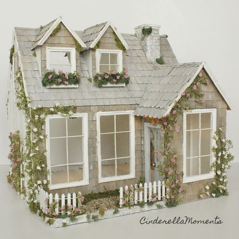 English Countryside Cottage, Nantucket Style Homes, Fireplace Style, Blocksburg Room Ideas￼, Cinderella Moments, Nantucket Style, Mini Dollhouse, Mini Gardens, Countryside Cottage