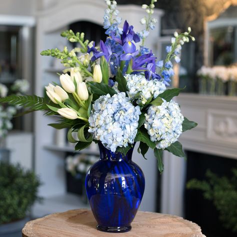 Blue Vase Arrangements, Blue Vase Flower Arrangements, Blue Flowers Arrangements, Hydrangea Vase Arrangement, Blue Vase With Flowers, Blue Floral Arrangements, Blue Flower Centerpieces, Elegant Flower Arrangements, Flower Bouquet In Vase