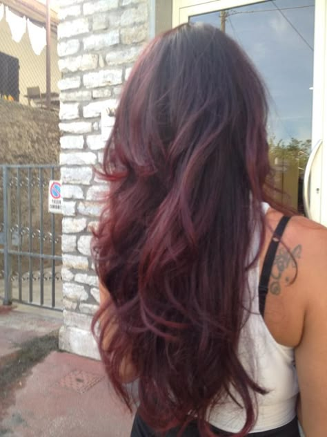 Dark Cherry Red Hair Tan Skin, Brown Hair Red Highlights, Dark Cherry Hair, Shatush Hair, Cherry Brown Hair, Red Balayage Hair, Cherry Hair Colors, Cherry Red Hair, Wine Red Hair