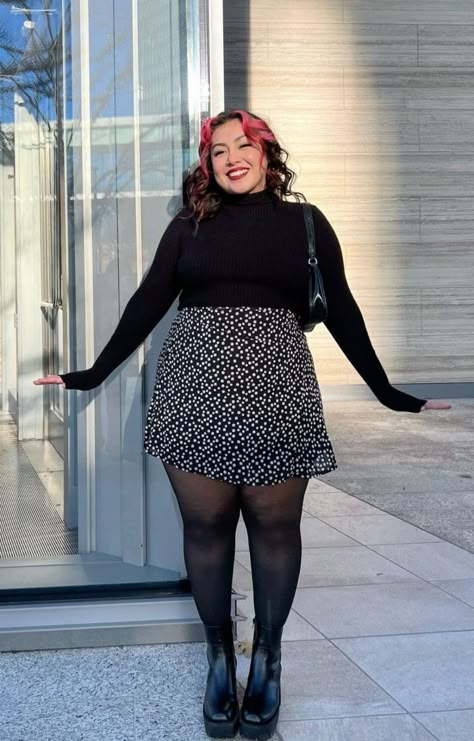 Black Work Outfit Plus Size, Curvy Girl Outfits Autumn 2024, Plus Size Outfits Doc Martens, Plus Size Alt Work Outfits, Plus Size September Outfits, Black Boots Outfit Plus Size, Plus Size Alt Fashion Work, Plus Size Fall Skirt Outfits, Plus Size Winter Dress Outfits