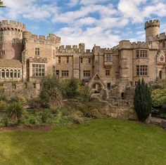 Castle House Plans, Castle Exterior, Wiltshire England, British Castles, English Manor Houses, British Architecture, English Castles, Castle Mansion, Dream Mansion