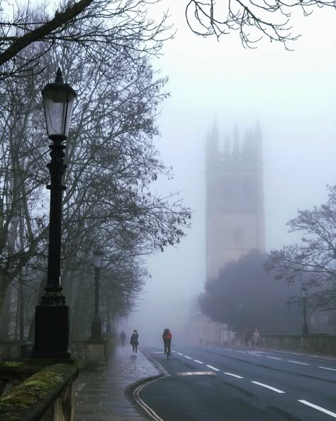 London In Winter, Oxford City, Uk City, Holland Park, Naruto Stuff, Sound Of Rain, Dark Academia Aesthetic, London Fog, Academia Aesthetic