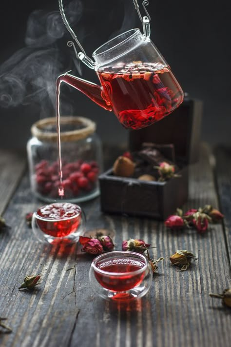 Glace Fruit, Tea Photography, Strawberry Tea, Red Tea, Tea Art, Chinese Tea, Flower Tea, Tea And Coffee, Frappe