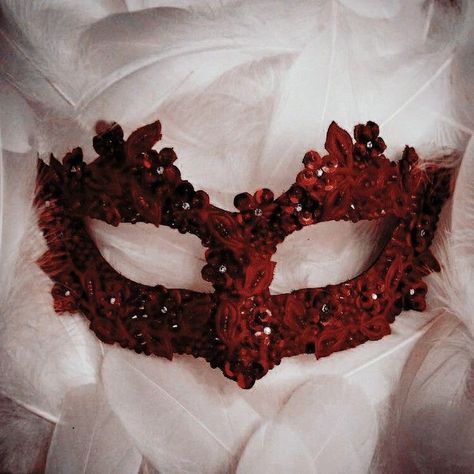 Masquerade Ball Aesthetic, Red Mask Masquerade, Masquerade Aesthetic, Red Masquerade Mask, Masquerade Outfit Ideas, Mascarade Ball, Red Masquerade, Masquerade Ball Outfits, Sweet 16 Masquerade Party