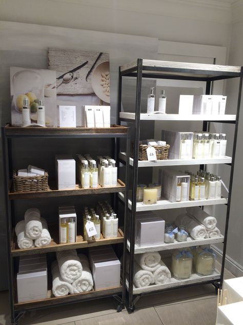 Salon Retail Display, Boutique Interiors, Painted Window Art, Flexibility And Mobility, Shop Displays, Boutique Display, Retail Displays, Retail Shelving, Shop Fittings