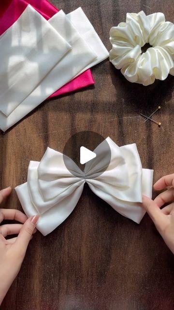 Bow Tie For Hair, Diy Satin Bow, How To Make A Bow With Ribbon For Hair, Satin Bow Tutorial, Diy Bow Hair Clips, Satin Bow Diy, Fabric Bows Diy, Fabric Bow Tutorial, Hair Bow Diy