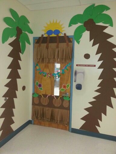 Hawaii Theme Classroom, Hawaii Classroom Decorations, Luau Door Decorations Classroom, Hawaii Hallway Decorations, Teacher Appreciation Door Decorations Hawaiian, Hawaiian End Of Year School Party, Luau Crafts, Beach Theme Classroom, Teacher Appreciation Doors