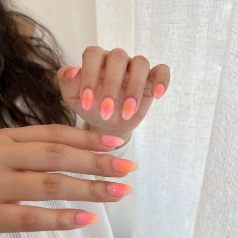 27 Prettiest Aura Nail Designs - It's All About Your Aura! – May the Ray Teen Nails, Beachy Nails, Trending Nails, Airbrush Nails, Broken Nails, Simple Gel Nails, Summery Nails, Cute Summer Nails, Cute Gel Nails