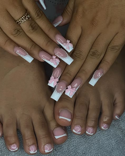 Matching nails and toes>>>> The “A” is soooo beautiful and it was hand drawn🤭 #stcloudfl #stcloudnails #kissimmeefl #kissimmeenails #orlandof| #orlandonailtech #lakenona #lakenonanails #stcloudtoes #kissimmeetoes #stcloudpedi #kissimmeepedicure #lakenonatoes #lakenonapedi Match Nails And Toes, Acrylic Toes And Nails Set, Cute Nails And Toes Matching, Hands And Toes Nails Matching, Nails With Matching Toes, Acrylic Nails And Toes Matching Ideas, Matching Toes And Nails Ideas, Matching Acrylic Nails And Toes, Matching Set Nails And Toes