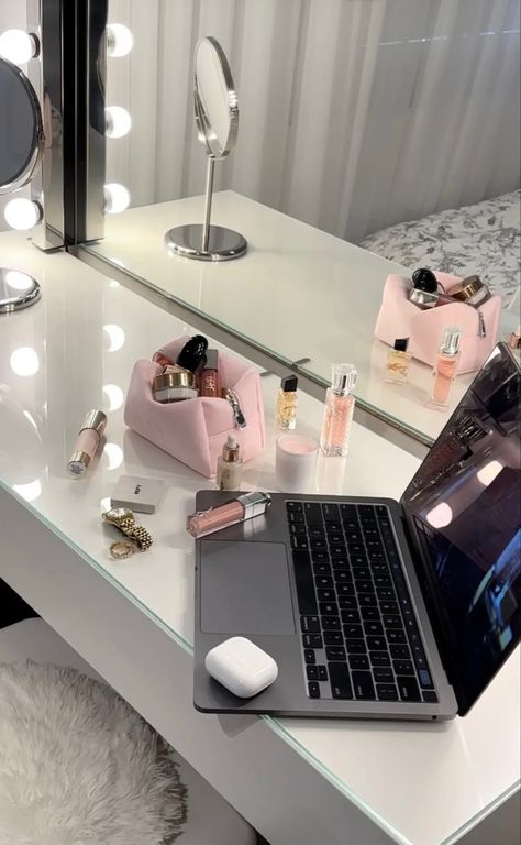 Self Care Maintenance, Clean Girl Aesthetic Makeup, Maintenance Day, Vanity Inspo, Beauty Self Care, Pedicure Gel, Girls Vanity, Clean Girl Aesthetic, Girly Room