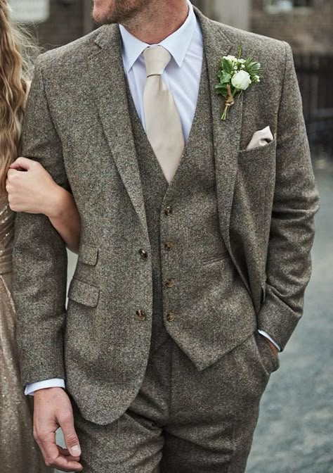 Non Traditional Wedding Attire, Wedding Attire For Groom, Tweed Groom, Vintage Wedding Suits, Brown Tweed Suit, Tweed Wedding, Grey Suit Wedding, Tweed Wedding Suits, Wedding Tux