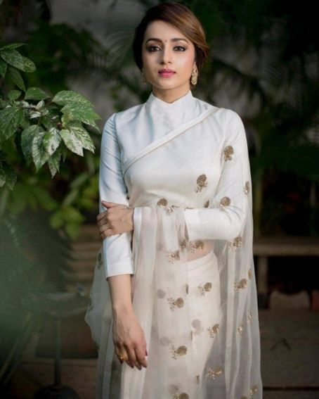 White Blouse Designs, Bollywood Designer Sarees, Organza Silk Saree, Blouse Design Images, Saree Blouse Patterns, Designer Saree Blouse Patterns, Designer Blouse Patterns, Blouse Neck Designs, Blouse Designs Latest