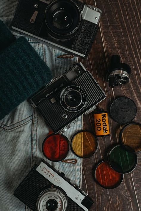 Camera Wallpaper Photographers, Old Cameras Aesthetic, Wallpaper Highlights, Photographer Equipment, Watch Images, App Wallpaper, Wow Photo, Camera Wallpaper, Airbrush App