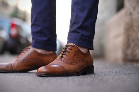 Going sockless looks best with well-fitted, tapered pants with minimal to no break.  Wearing baggy pants that puddle at your shoes not only looks bad in general, it defeats the purpose of going sockless. Shoes Without Socks, Brown Brogues, Wingtip Oxford Shoes, Wingtip Shoes, Best Shoes For Men, Brown Shoes, Sharp Dressed Man, Brown Shoe, Fashion Mode