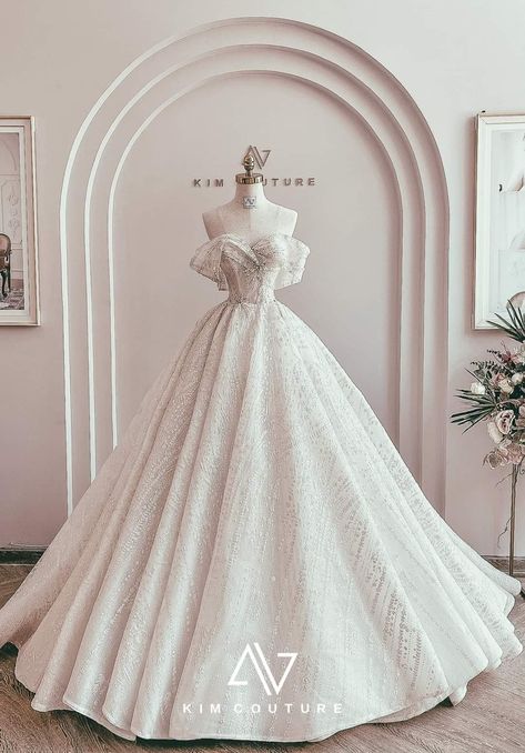 Wedding Gown Aesthetic, Wedding Gowns A Line, Bridal Shop Decor, Gown Aesthetic, Bridal Boutique Interior, Sophia Black, Sparkle Wedding Dress, Pretty Wedding Dresses, Fancy Wedding Dresses