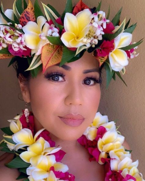 Frangipani Wedding, Moana Jr, Hawaiian Flower Crown, Diy Floral Crown, Haku Lei, Hawaiian Leis, Hawaiian Woman, Hawaiian Fashion, Polynesian Art