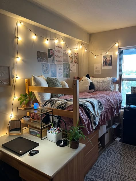 Mini Fridge Under Dorm Bed, College Dorm Clean Aesthetic, Dorm Inspo Cozy Blue, Dorm Double Room Ideas, Dorm Inspo Cozy Double, Dorm Room Layouts Double, Dorm Calendar, Dorm Room Designs Aesthetic, Double Dorm Room Ideas