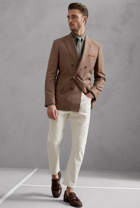 Plain White Sneakers, Suit Guide, Maroon Jacket, White Chinos, Classy Suits, Formal Men Outfit, Brown Blazer, Outfit Trends, Colored Pants