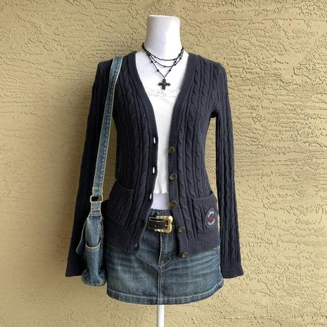 Late Y2K Hollister Cable Knit Cardigan Button Up... - Depop Y2k Cardigan Outfit, Cable Knit Cardigan Outfit, 2000s Cardigan, Fall Dark Academia, Cardigan Grunge, Knit Cardigan Outfit, Ski Fits, Hollister Cardigan, Y2k Hollister