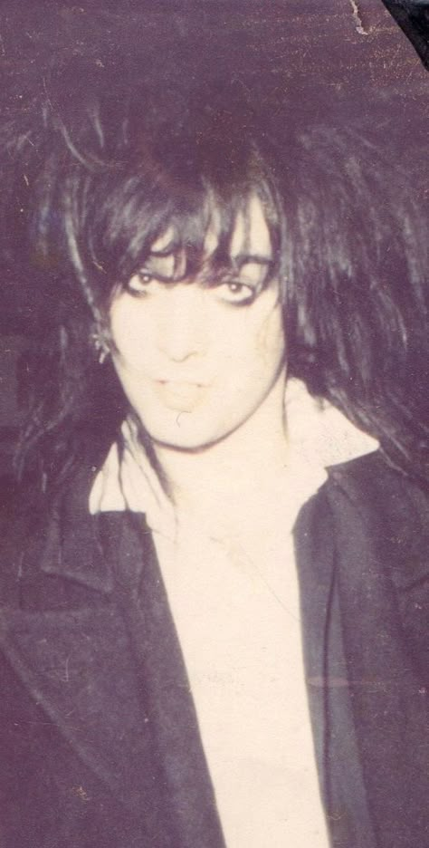 Goth Trad, Punk 80s, Simon Gallup, 80s Goth, Goth Bands, Trad Goth, Riot Grrrl, Robert Smith, New Romantics