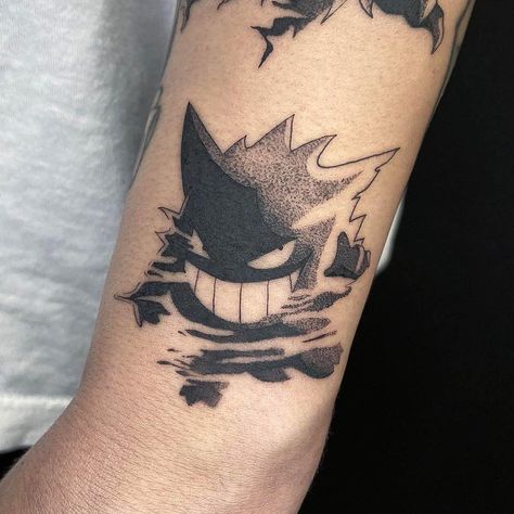 Pokemon Tattoos Men, Pokemon Tattoo Gengar, Pokémon Tattoo Ideas, Gengar Tattoo Design, Snorlax Tattoo, Pokemon Tattoo Ideas, Gengar Tattoo, Pikachu Tattoo, Pokemon Tattoos