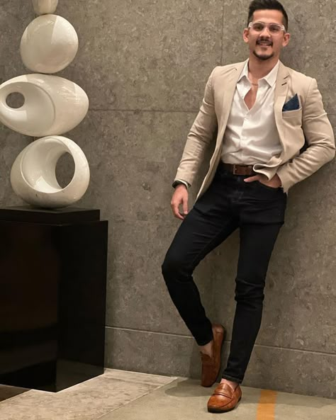 Beige Man Suit, Beige Suit Black Pants Men, Formal Blazers Men, Cream Color Blazer Outfit Men, Beige Coat Outfit Men Formal, Beige Blazer Outfit Men Casual, Beige Blazer Black Pants Outfit, Cream Colour Blazer Combination For Men, Beige Blazer Outfit Men Wedding