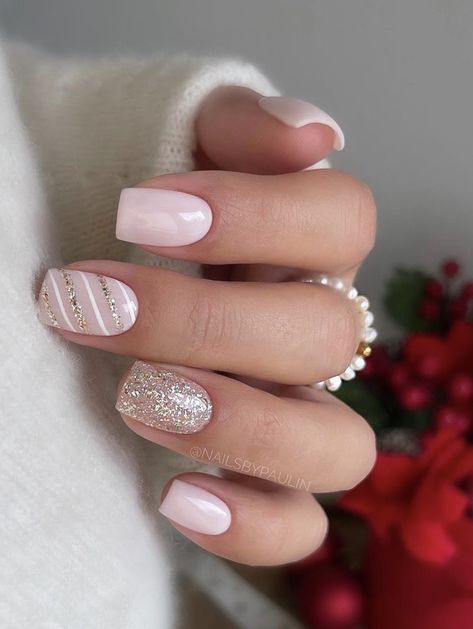 Short Pink Nails, Milky Nails, Pink Glitter Nails, January Nails, Valentine Nails, Nagel Tips, Christmas Gel Nails, Simple Gel Nails, Makijaż Smokey Eye